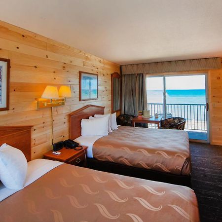 Quality Inn & Suites Mackinaw City Beachfront Εξωτερικό φωτογραφία