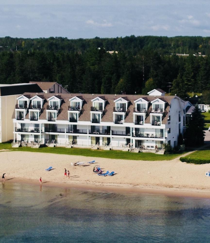 Quality Inn & Suites Mackinaw City Beachfront Εξωτερικό φωτογραφία