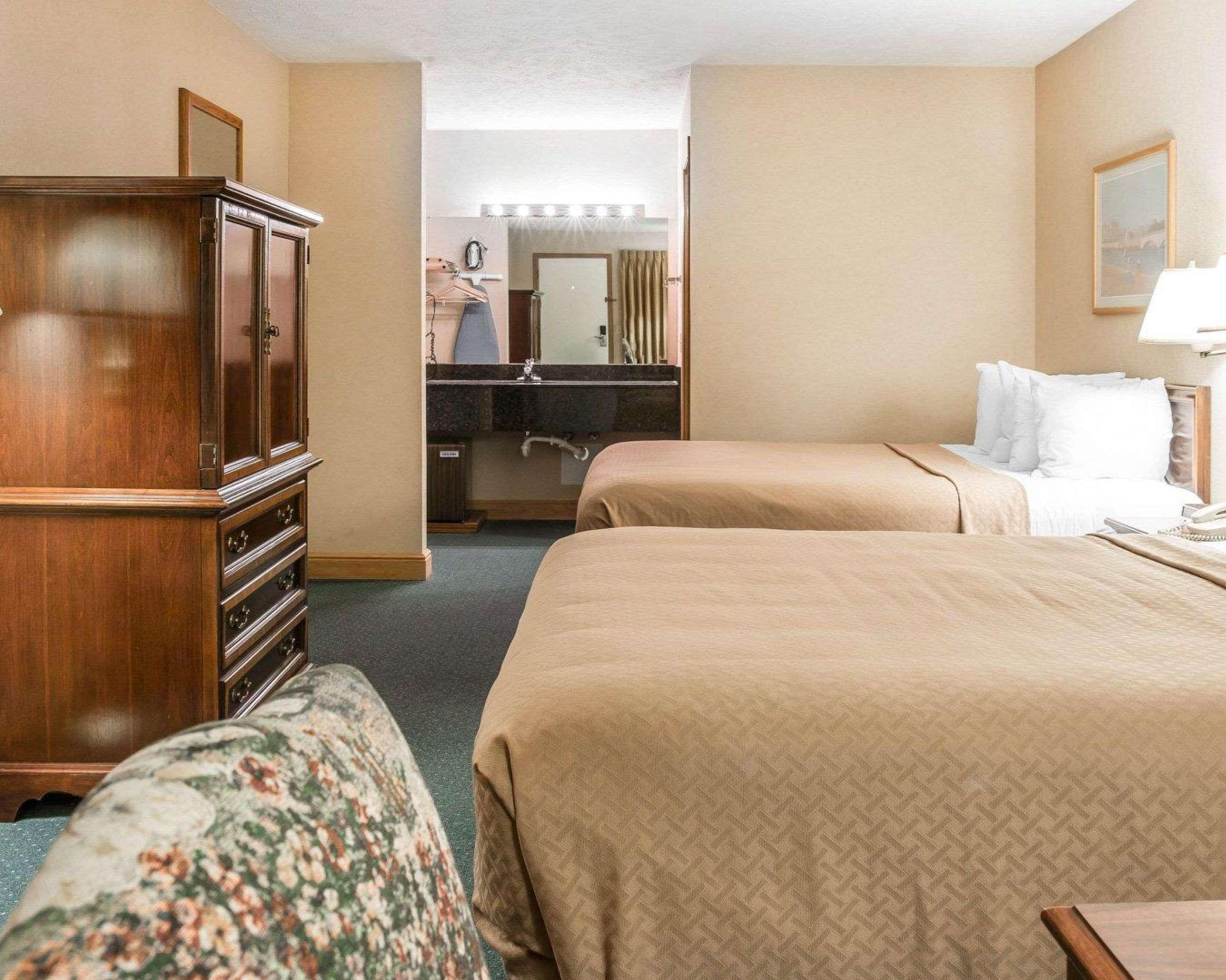 Quality Inn & Suites Mackinaw City Beachfront Εξωτερικό φωτογραφία
