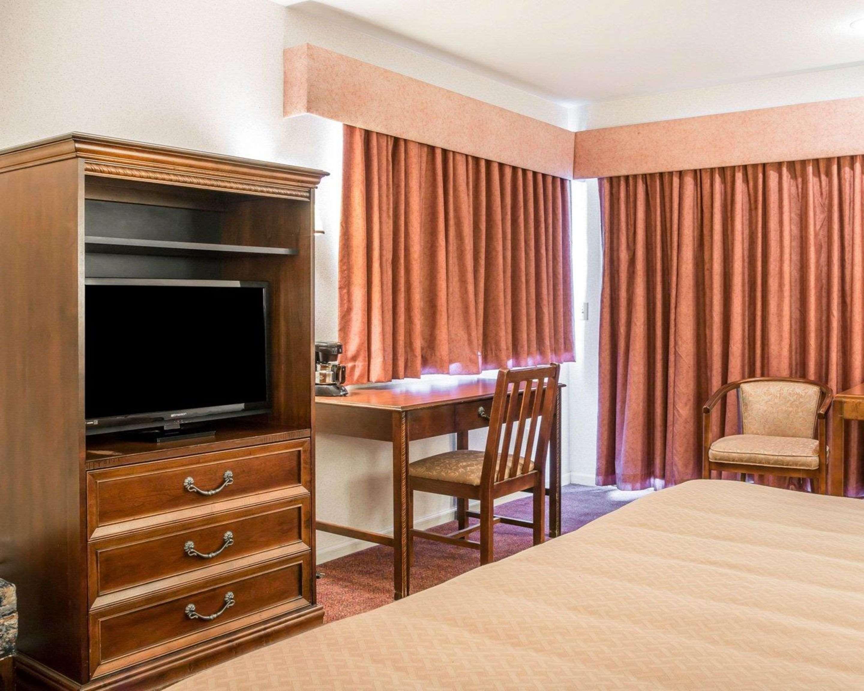 Quality Inn & Suites Mackinaw City Beachfront Εξωτερικό φωτογραφία