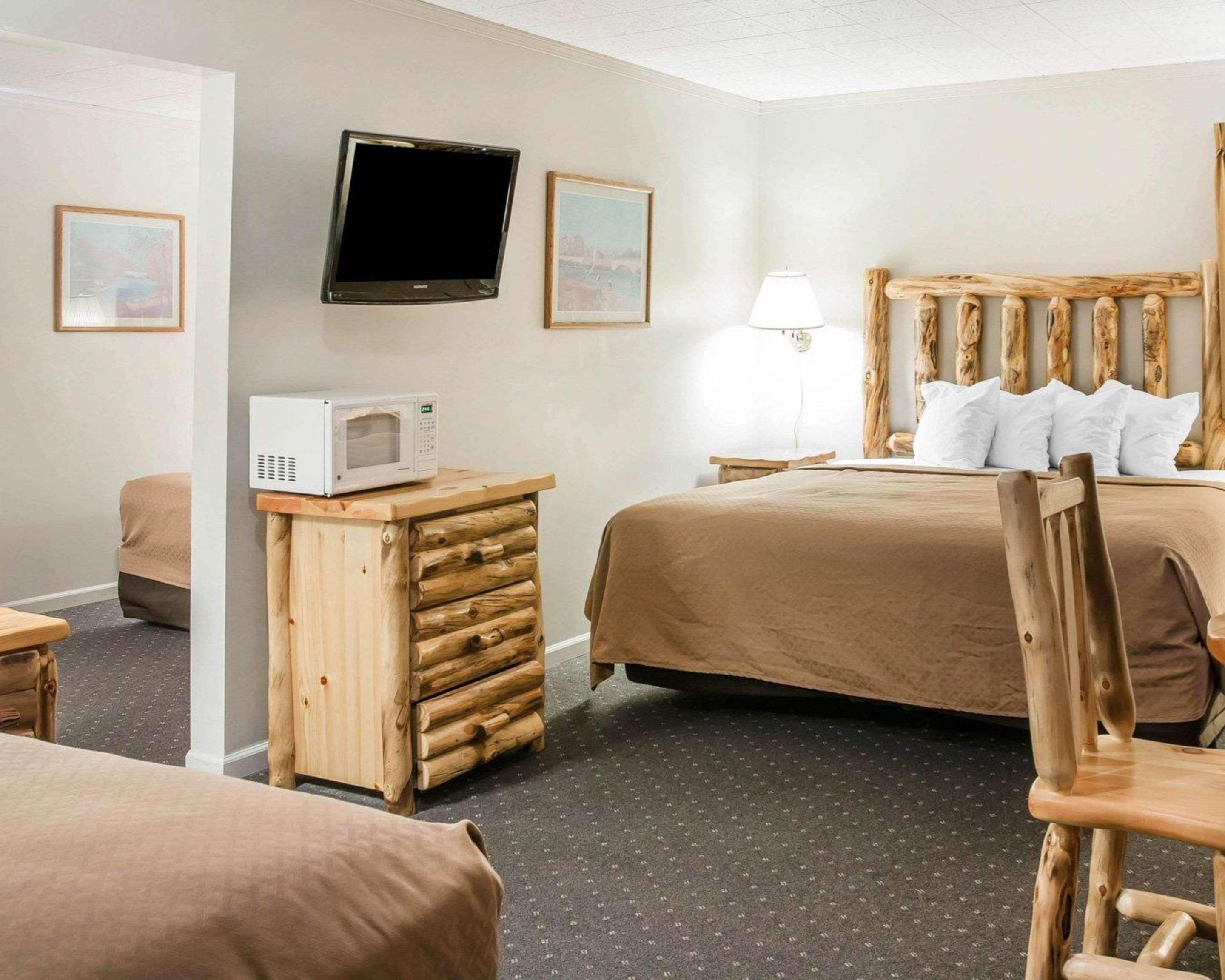 Quality Inn & Suites Mackinaw City Beachfront Εξωτερικό φωτογραφία