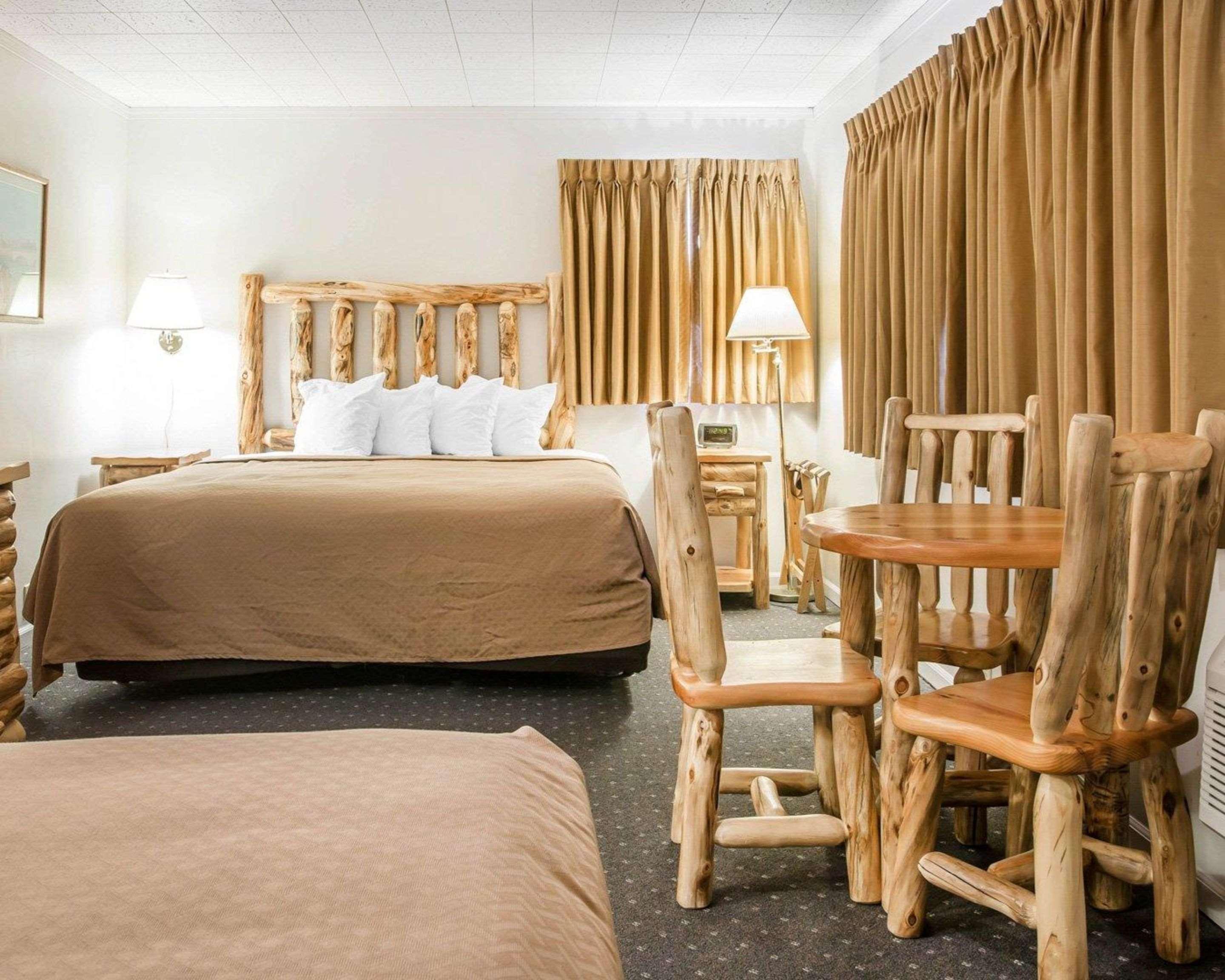 Quality Inn & Suites Mackinaw City Beachfront Εξωτερικό φωτογραφία