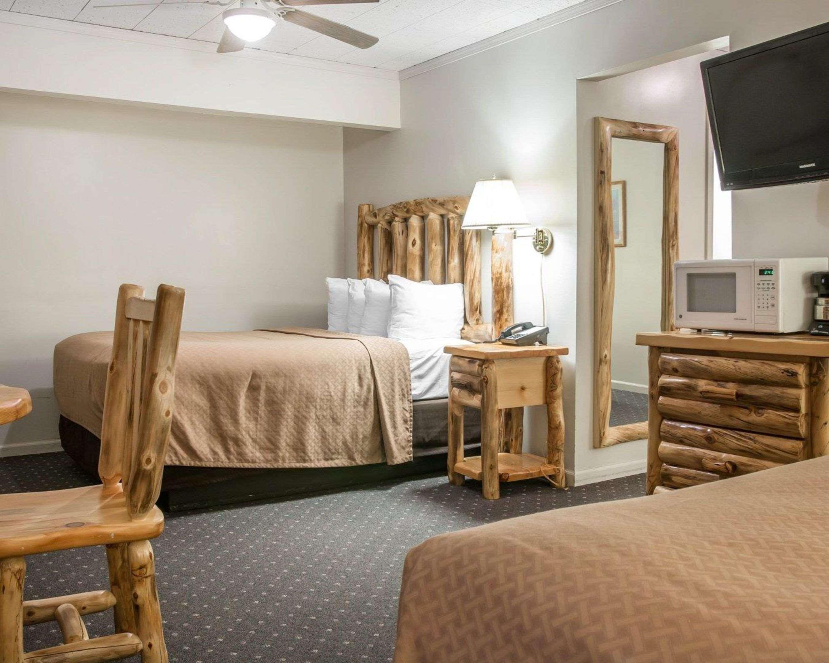 Quality Inn & Suites Mackinaw City Beachfront Εξωτερικό φωτογραφία