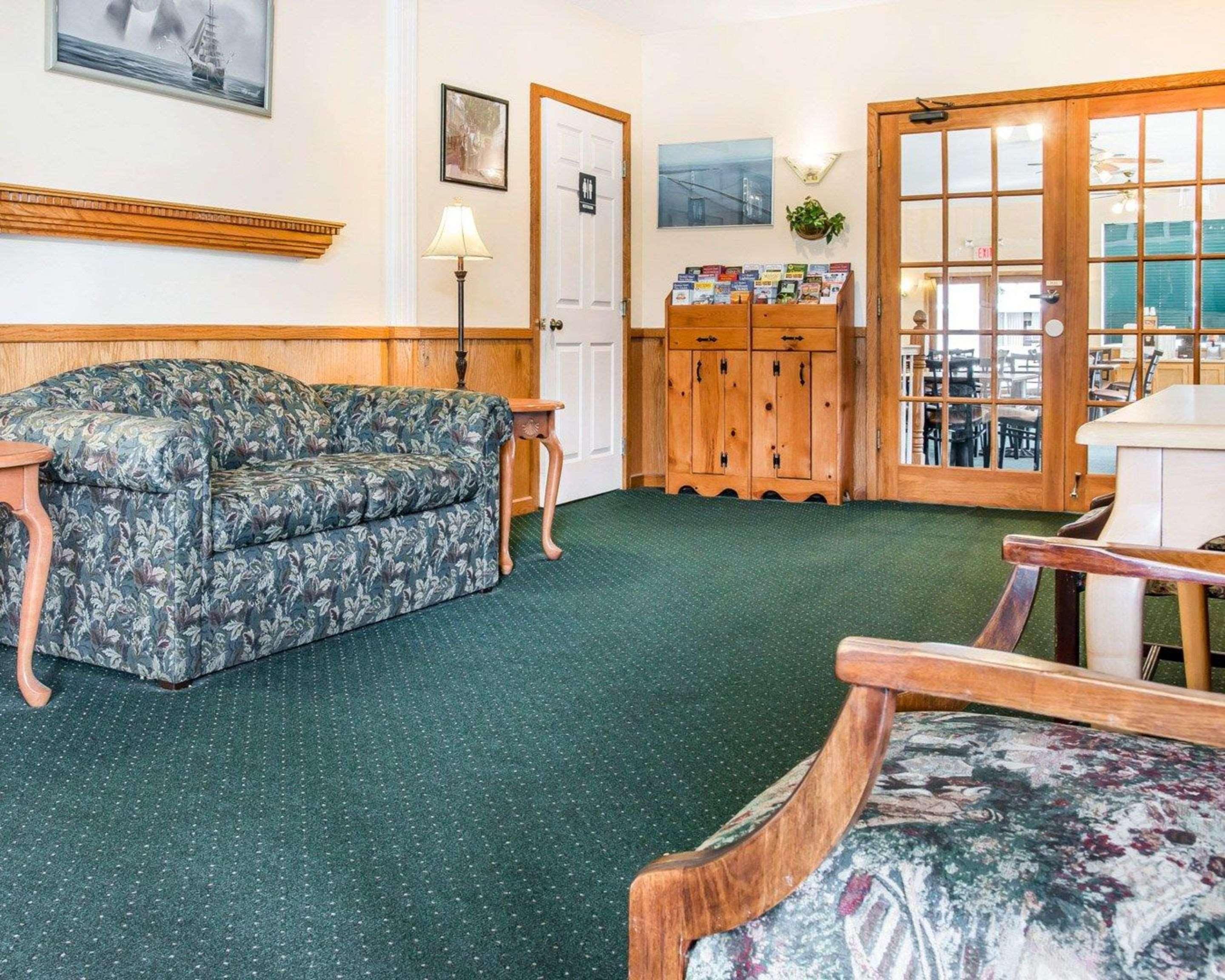 Quality Inn & Suites Mackinaw City Beachfront Εξωτερικό φωτογραφία