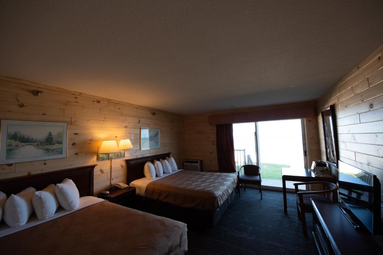 Quality Inn & Suites Mackinaw City Beachfront Εξωτερικό φωτογραφία