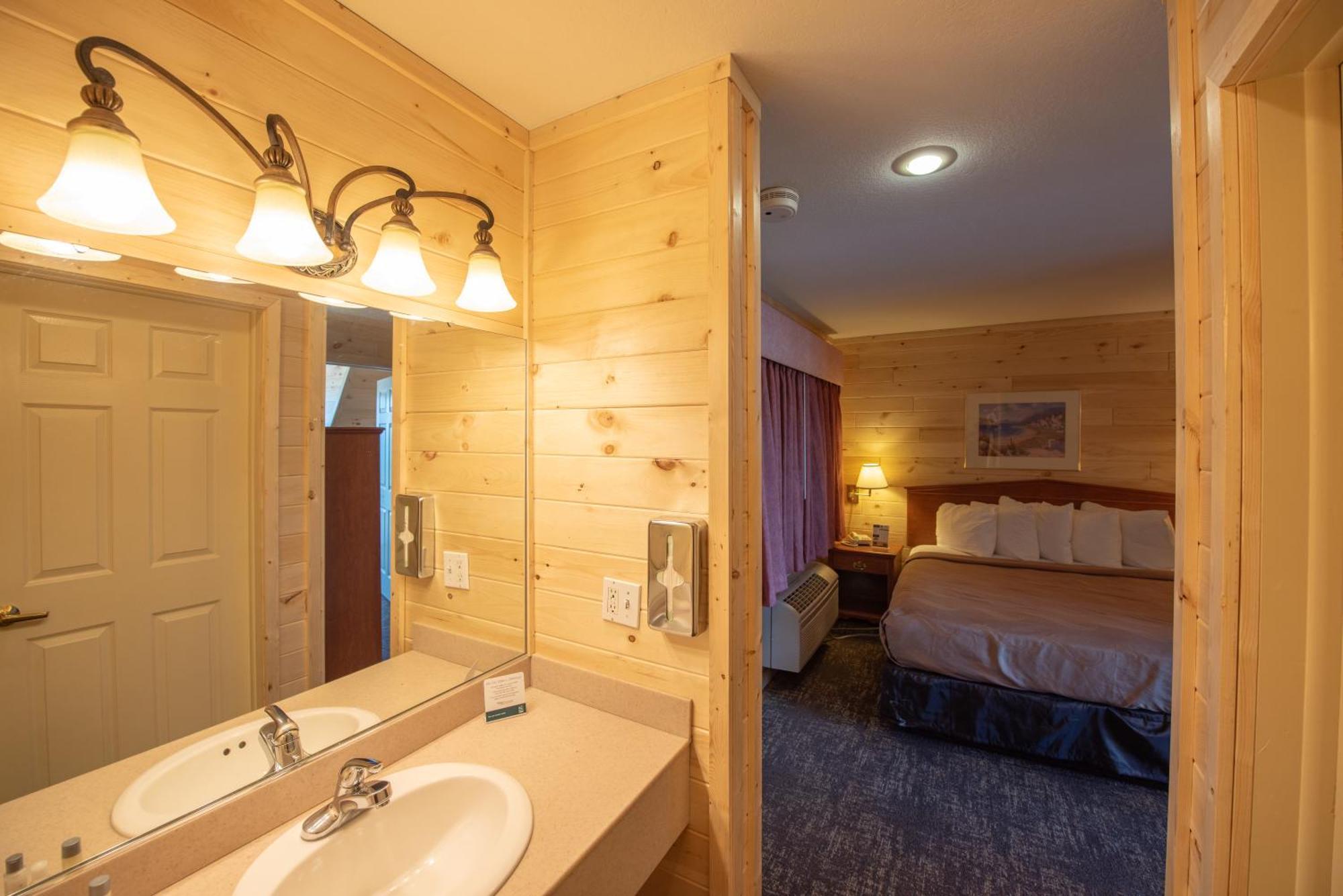 Quality Inn & Suites Mackinaw City Beachfront Εξωτερικό φωτογραφία