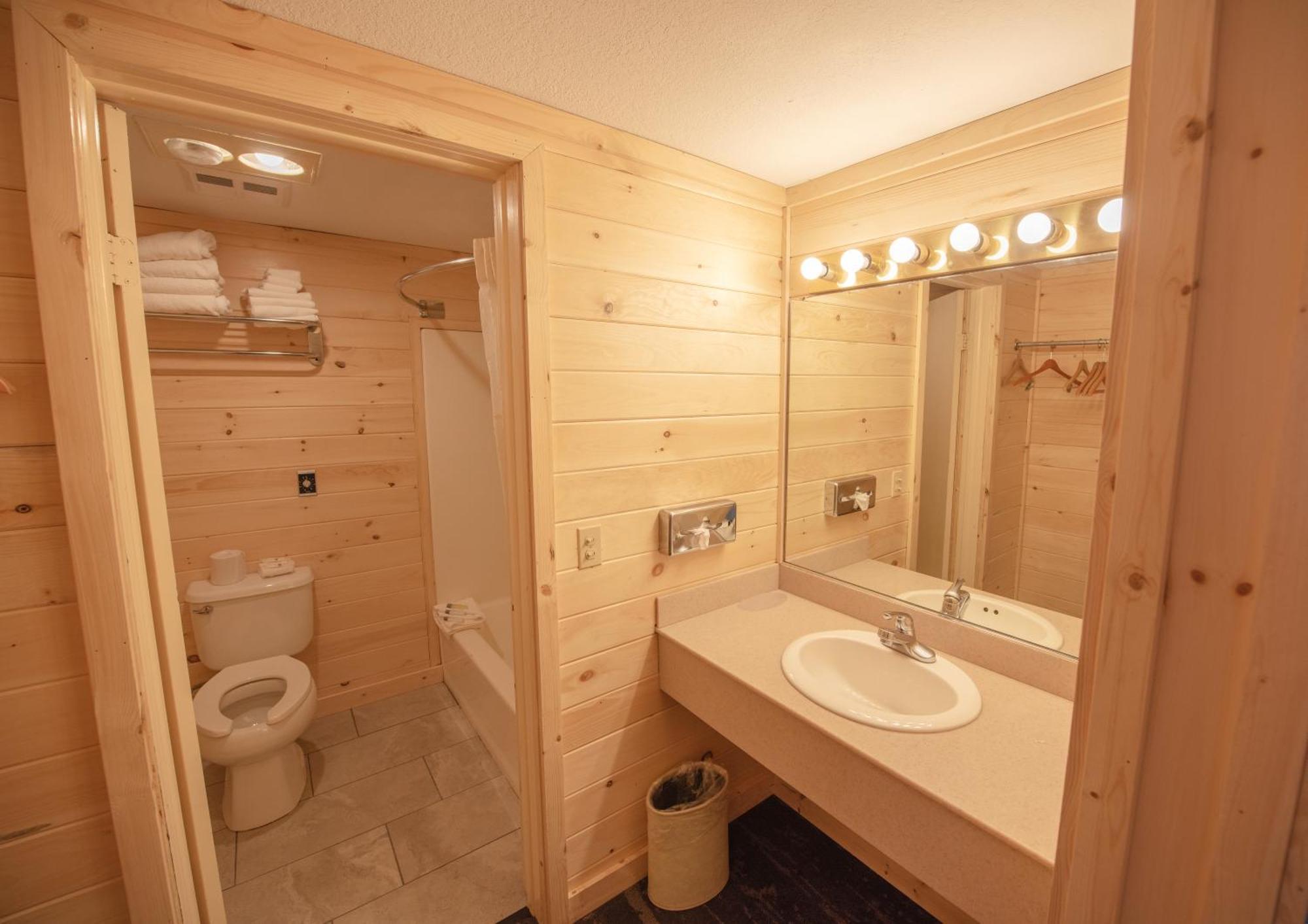 Quality Inn & Suites Mackinaw City Beachfront Εξωτερικό φωτογραφία