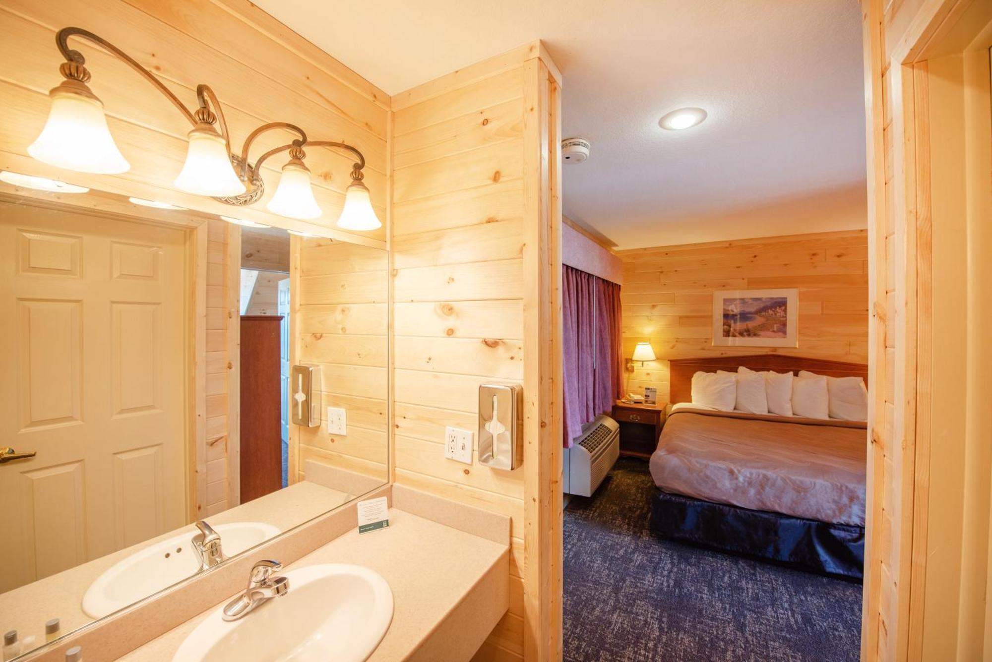 Quality Inn & Suites Mackinaw City Beachfront Εξωτερικό φωτογραφία
