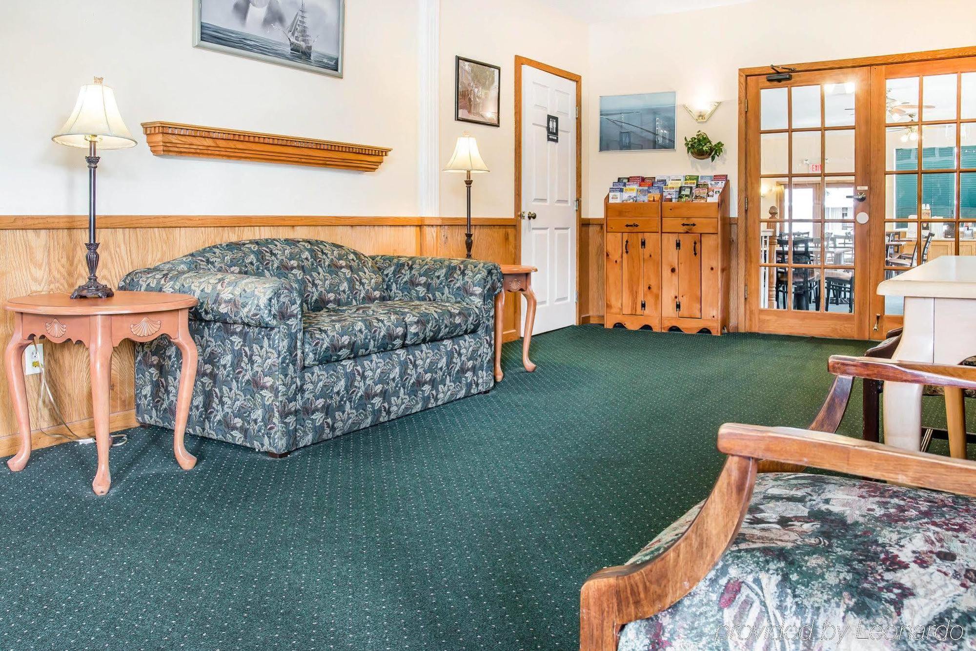 Quality Inn & Suites Mackinaw City Beachfront Εξωτερικό φωτογραφία