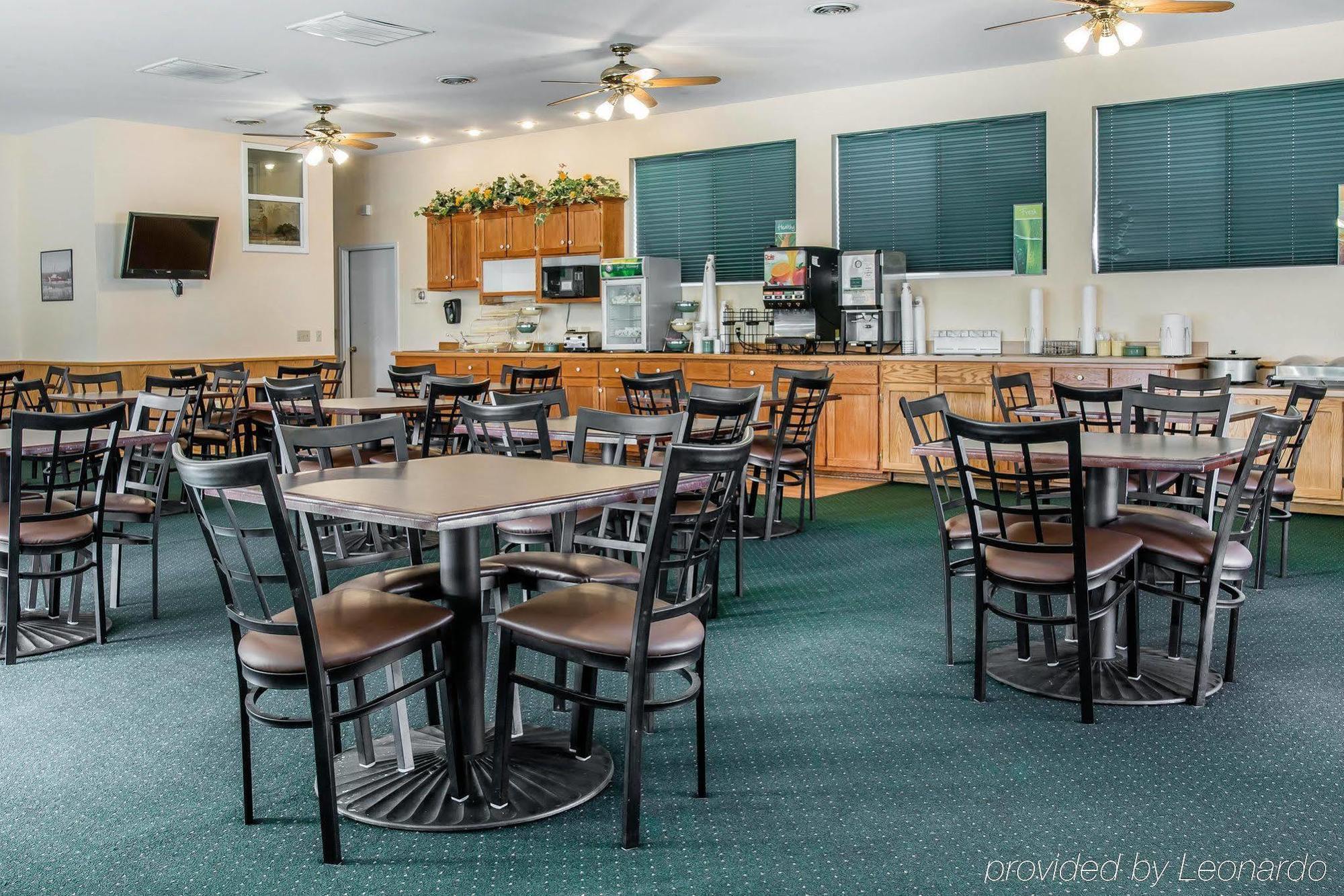 Quality Inn & Suites Mackinaw City Beachfront Εξωτερικό φωτογραφία