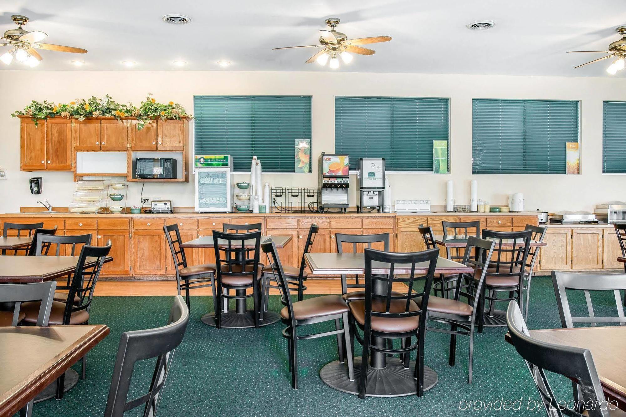 Quality Inn & Suites Mackinaw City Beachfront Εξωτερικό φωτογραφία