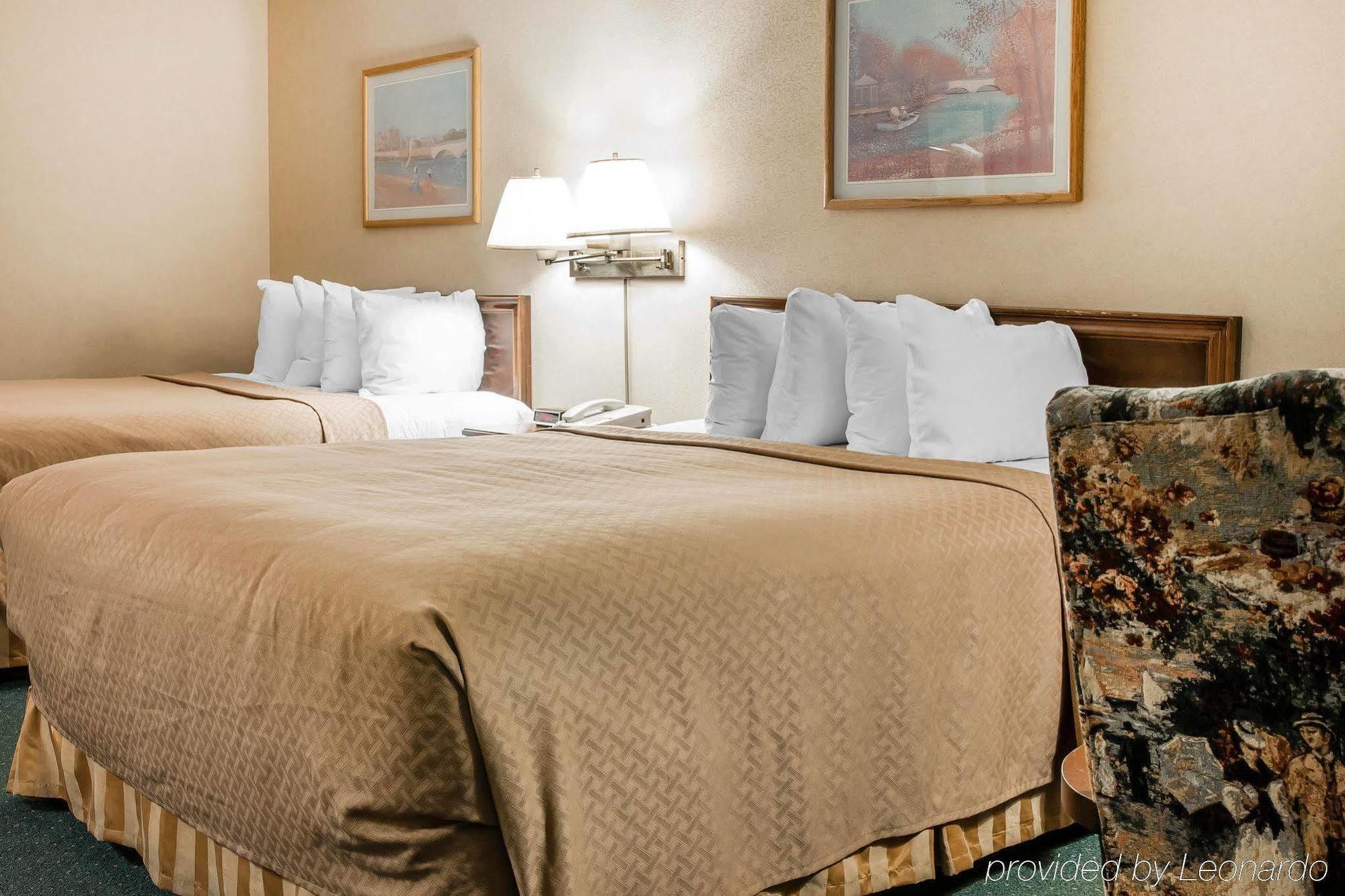 Quality Inn & Suites Mackinaw City Beachfront Εξωτερικό φωτογραφία