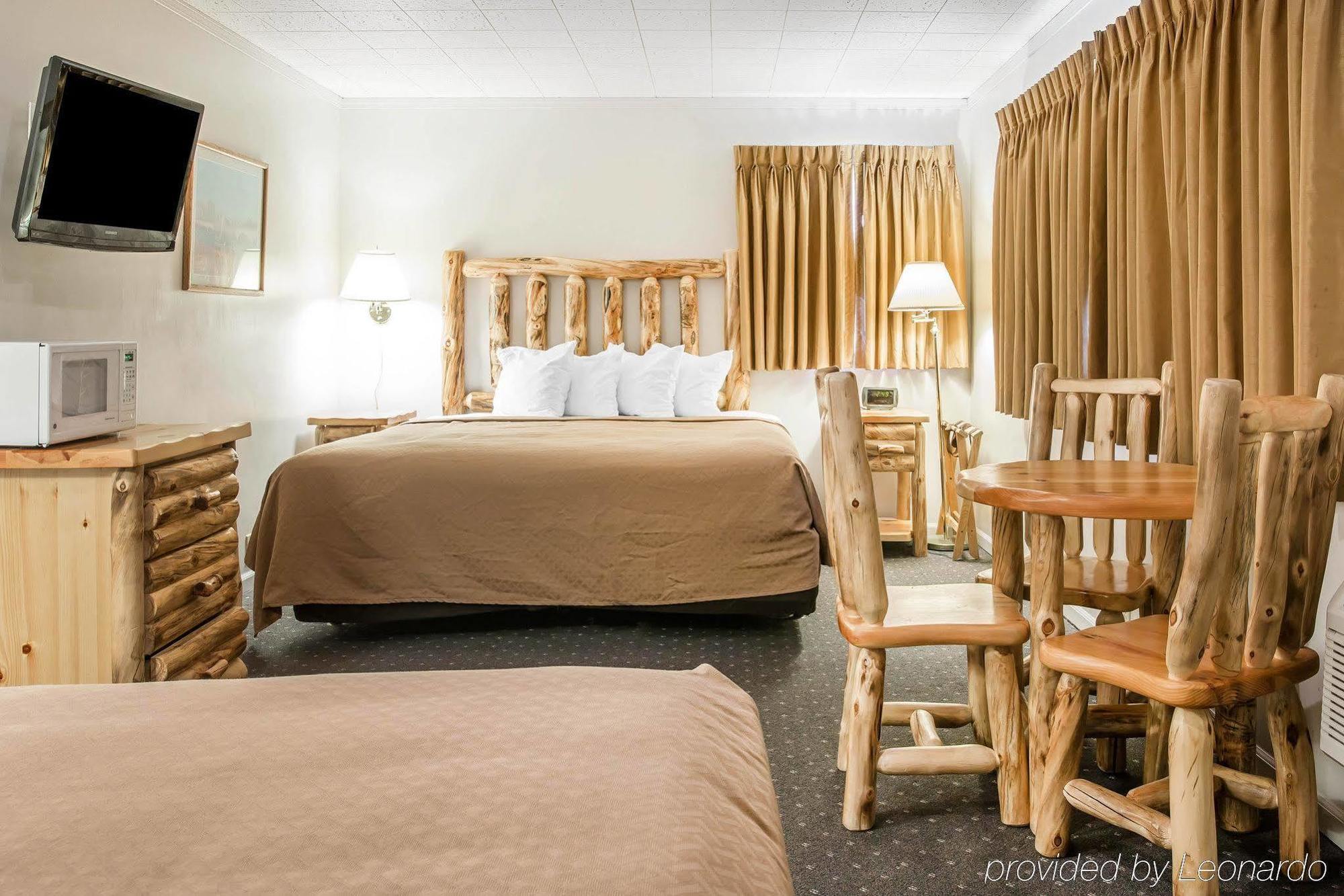 Quality Inn & Suites Mackinaw City Beachfront Εξωτερικό φωτογραφία