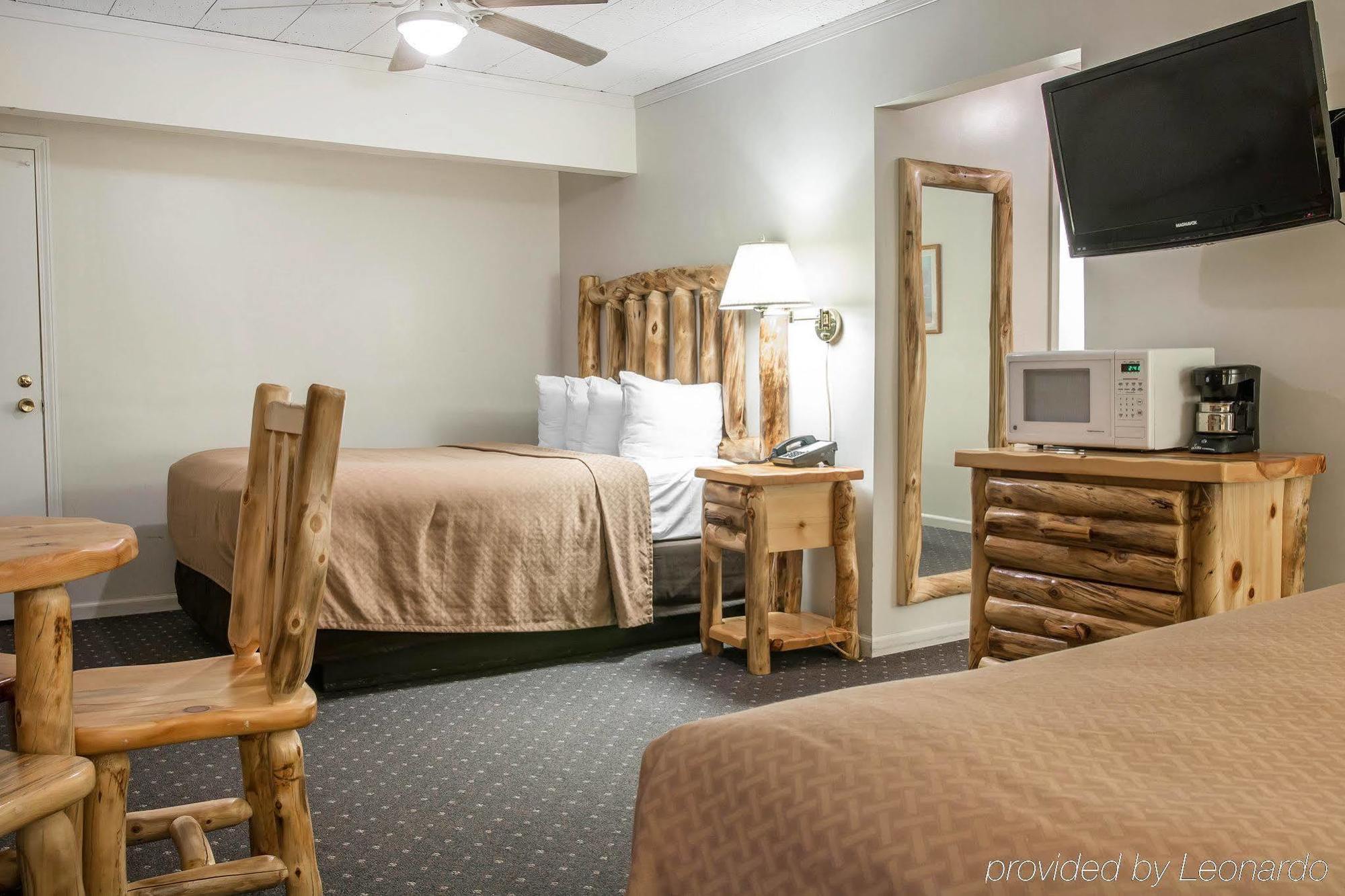 Quality Inn & Suites Mackinaw City Beachfront Εξωτερικό φωτογραφία