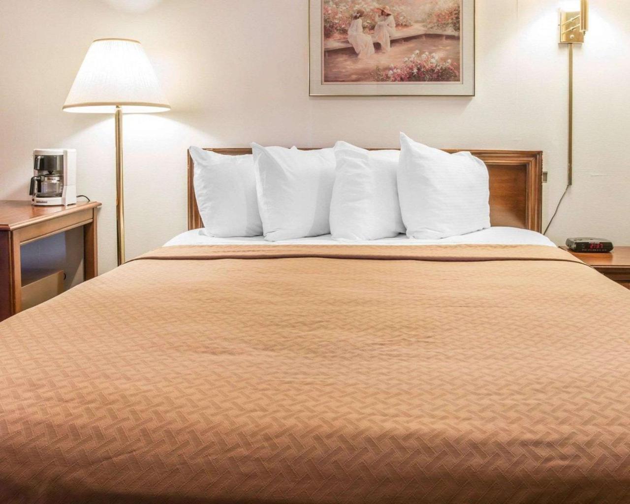 Quality Inn & Suites Mackinaw City Beachfront Εξωτερικό φωτογραφία